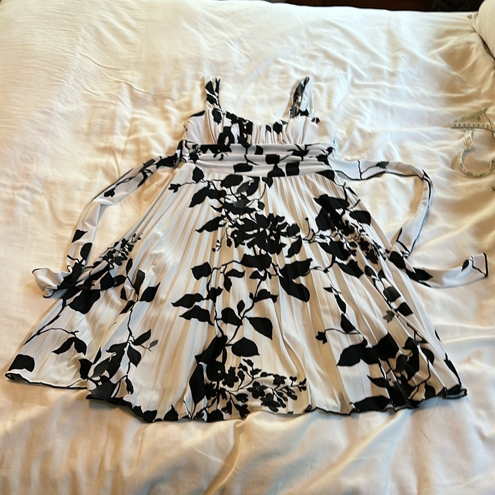 Speechless black and white floral print dress. Size small